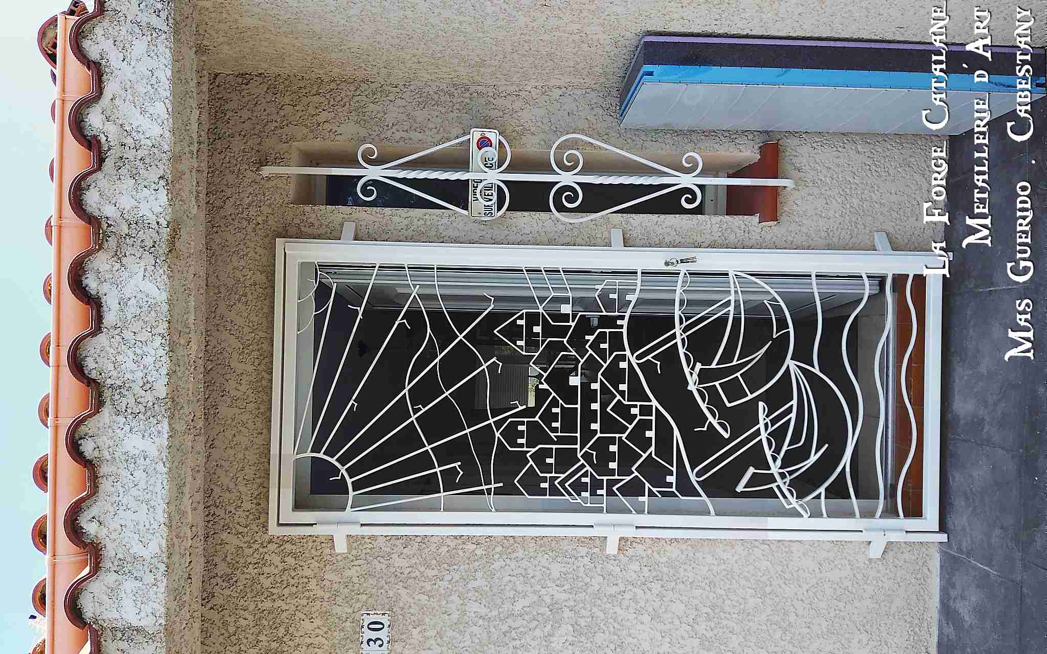 grille articulee barque catalane village soleil thermolaquage blanc  forge catalane.jpg